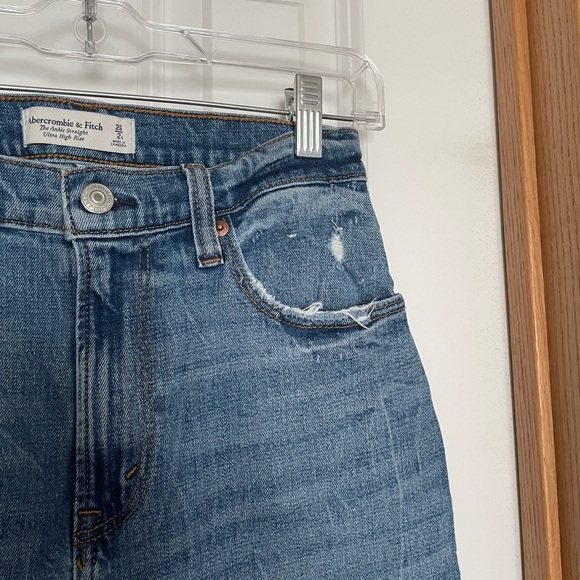 Abercrombie & Fitch Ankle Straight Ultra High Rise Size 26/2 Short - Picture 2 of 9